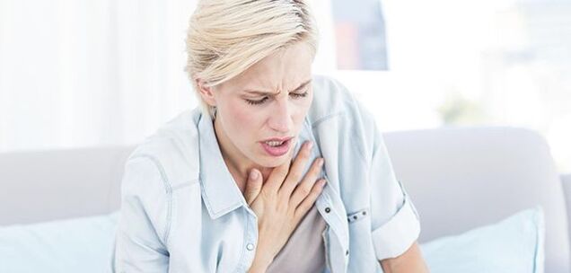 With pleurisy, cardiac pathology and intercostal neuralgia, pain under the left shoulder can be accompanied by severe shortness of breath.